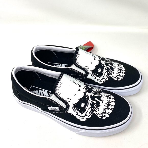 🎁 Santa Class Deal 🎁 VANS Classic Slip-On Tm Glow Skulls Black Womens Size 6.5 - Picture 2 of 12